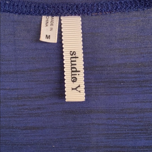 Studio Y top - Picture 5 of 7